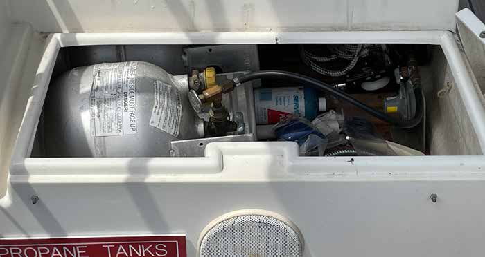 propane-tanks-on-boat