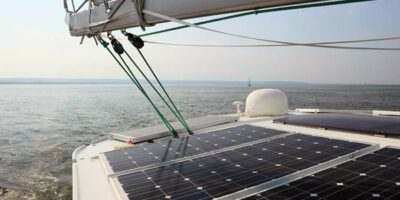 solar-panels-on-yacht